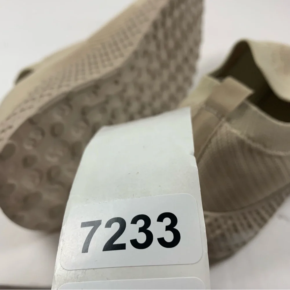 Blondo Womens Shara Slip On Knit Stretch Sneakers Tan Textured Size 8 NWOB 7233‎